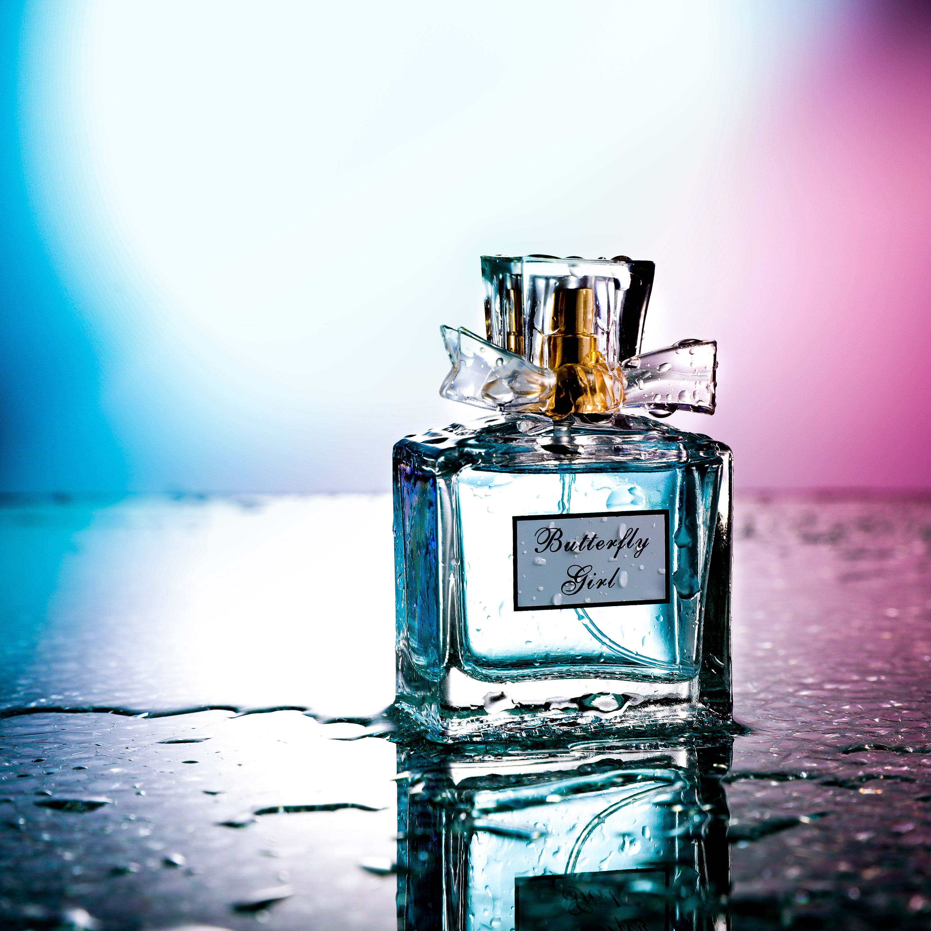 有光即可攝影 數(shù)碼設(shè)計(jì)中的香水產(chǎn)品攝影藝術(shù)